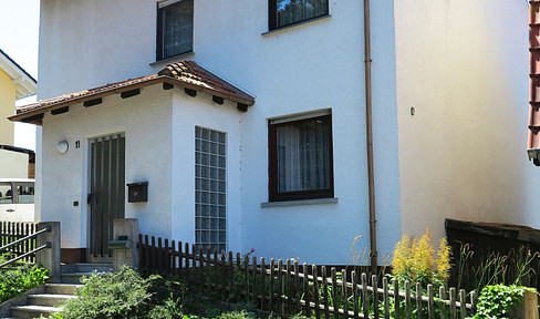 Bad König (Stadtteil), großzügiges Haus mit Garten und Potential zu verkaufen