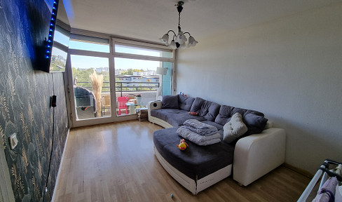 Bright 3-room apartment with balcony and pool in Mainz-Mombach.