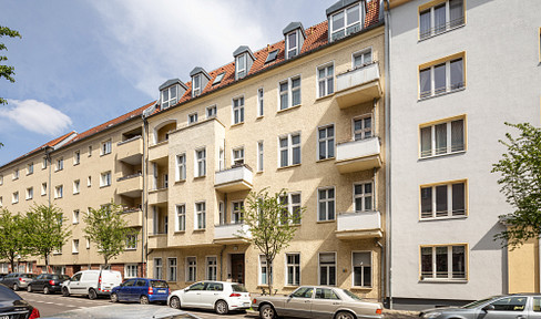 Berlin-Lichtenberg | Multi-family house with district heating, available without brokerage fees.