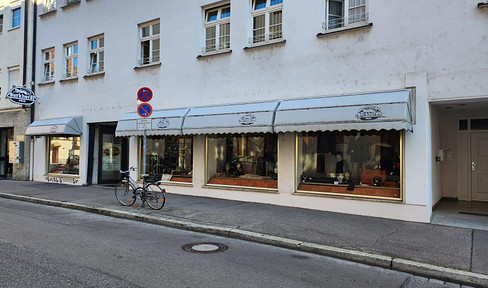 Store unit - Augsburg center - monument