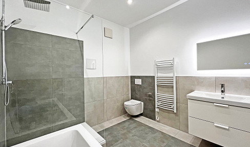 High-quality wellness bathroom - Completely renovated - Central location in Ilsfeld - Includes fitted kitchen and parking space.