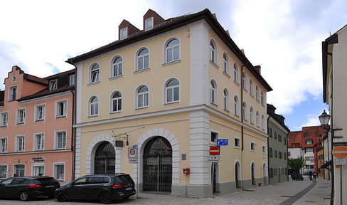 Wunderschöne, möblierte und renovierte 3-Zimmer-DG-Wohnung im Herzen von Kempten, 1A Lage