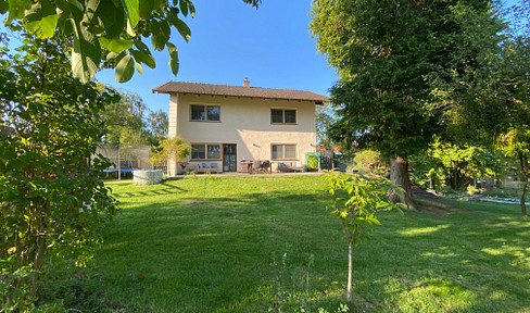Fantastic country house with 4,367 m² of garden paradise