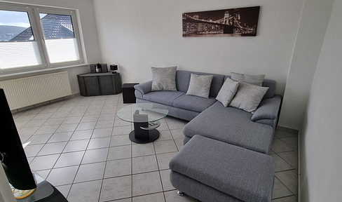 3 Zimmer Maisonette Wohnung, möbliert 60 qm, gut geschnitten mit Einzelgarage im Haus