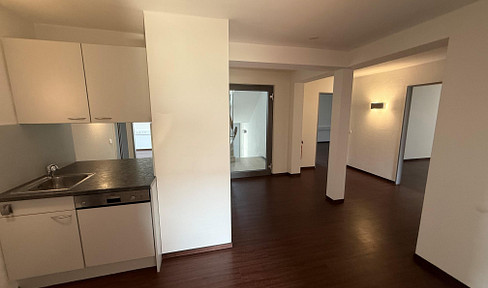 Office space (170 square meters) in a prime location.