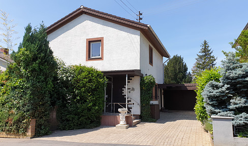 Freist. Single-family house, sought-after location, built 1967/80, approx. 215 sqm, 604 sqm, garden, winter garden.