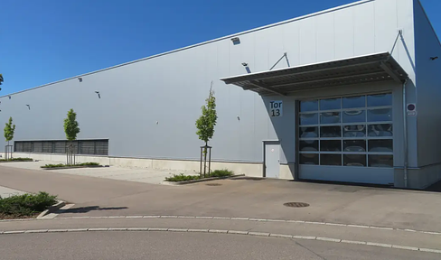 Modern industrial hall with covered delivery lock for rent/sale/rental purchase possible