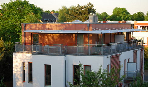 Wohnerlebnis auf zwei Ebenen: lichtdurchflutete, ruhige Maisonette-Wohnung mit Garten von Privat