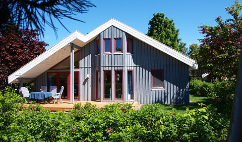 Freistehendes Ferienhaus m. großer Sonnenterasse im Ferienpark Mirow - für Ihren Urlaub und Rendite!