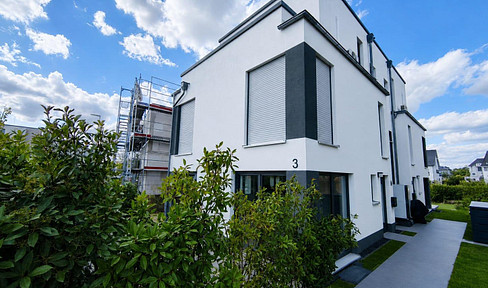 Modern semi-detached house in Hochheim, in a prime location.