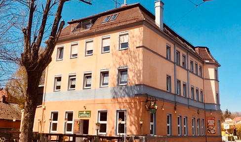 Stylish and spacious attic apartment in Augsburg-Göggingen, near the Wertach river.