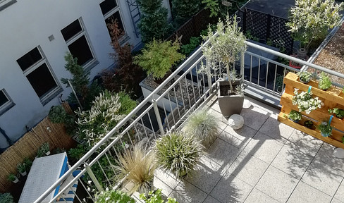 No commission: Multi-family house in Krefeld-Bockum, located in a prime and highly desirable area.