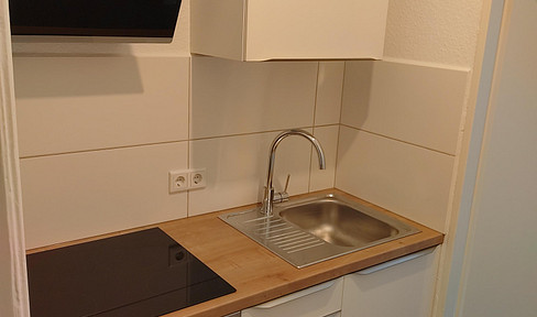 Beautiful, bright 2-room apartment in a historic building, located in Kiel Gaarden-Ost.