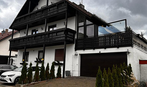 Großzügige Maisonette-Wohnung mit Terrasse, Balkonen, Wintergarten in ruhiger Wohnlage