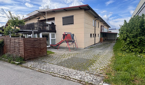 Große 4 Zimmer Wohnung mit Wintergarten undPergola in Frickenhausen