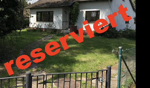 1727 m² plot with family house, old trees and pond