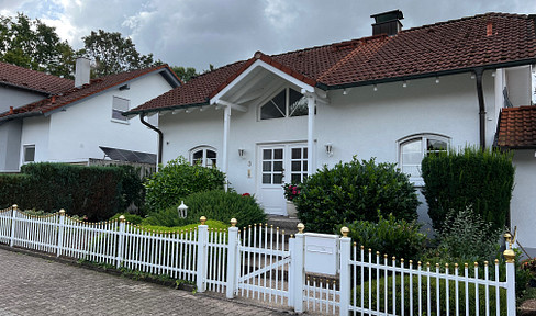 Spacious architect's house with exclusive garden in top location