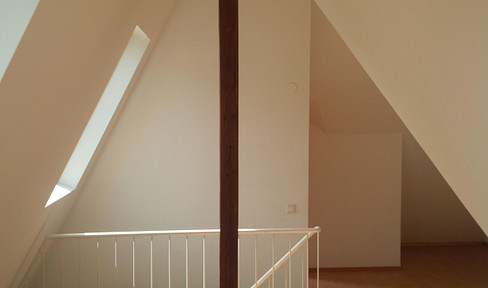 Large 3- to 4-room maisonette apartment with a balcony, located in Forbach - Gausbach.