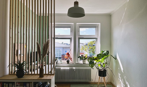 Helle, gut geschnittene Altbau-Dachgeschosswohnung in toller Lage