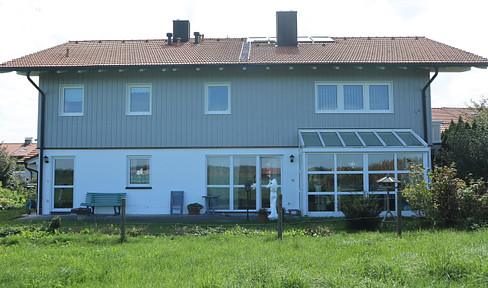 ZFH als Doppelhaus konzipiert an ruhiger Anliegerstrasse. WW Solar, zentr Lage, DG +Stpl, gr ArbZi