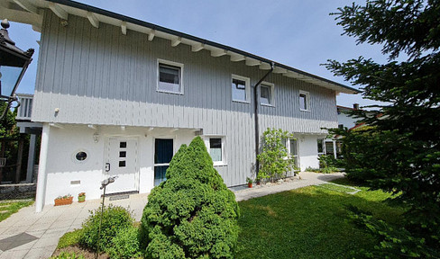Semi-detached house on quiet residential street. WW Solar, central location, DG +Stpl, gr ArbZi