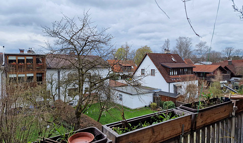 Sehr schöne DG-Wohnung mit Bergblick