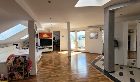 FREE OF PROVISION & FULLY FURNISHED: Beautiful bright 3.5-room apartment with balcony, EBK & air conditioning in Stuttgart