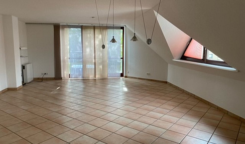 Schöne, helle großzügige Dachgeschosswohnung in Quickborn