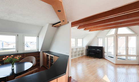 Bright spacious attic apartment in Weingarten with very good energy values. Central with basilica view.