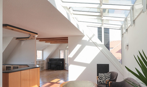 Bright spacious attic apartment in Weingarten with very good energy values. Central with basilica view.