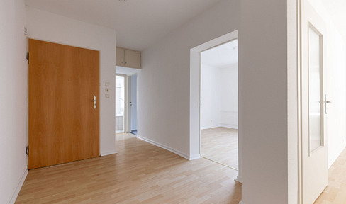 Bright 2-room apartment near the town hall and university of applied sciences (ground floor, new kitchen).