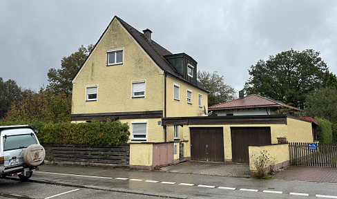 Apartment building in Waldperlach with 3 apartments, possibly 4-5 apartments are possible