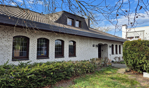Grosser Winkelbungalow auf grosszügigem Grundstück für Wohnen und Gewerbe