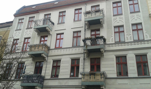 beautiful 3-room old building apartment