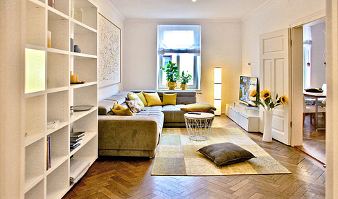 Beautifully furnished 3-room apartment in an old building 100 sqm
