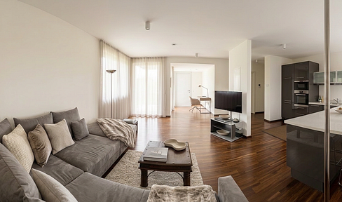 Living at the Lorettoviertel, harbor and Rhine Tower
