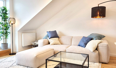 Modern 2-room apartment with a southwest-facing balcony in Hamburg-Marienthal.
