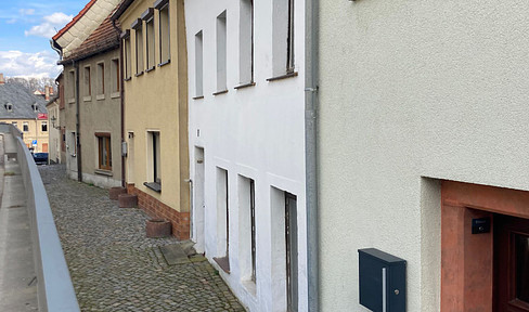 Sanierungsbedürftige Reihenmittelhaus mit einem Garten für Handwerker