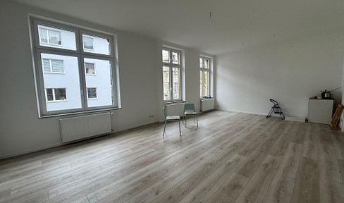 Renoviert, Waldnähe, Altbau, hohe Decken, Balkon, optimal für Familien