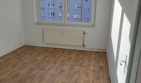 220 € | 59 sqm | 3 rooms with balcony | 3rd floor | cheap district heating