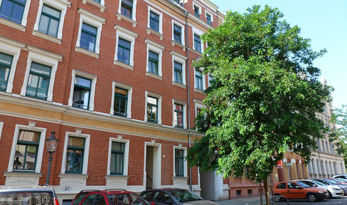 Comfortable and freshly renovated one-room apartment with parquet flooring and elevator, with kitchen on request