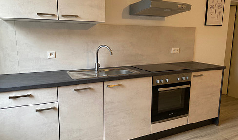 Small furnished apartment with fitted kitchen and parking space