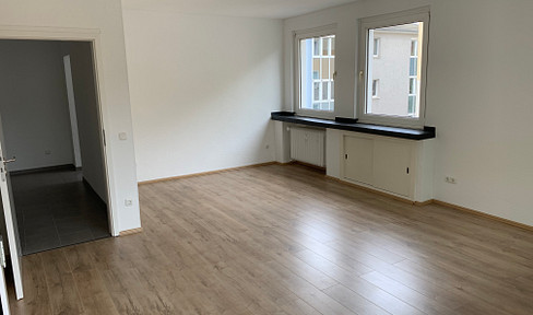 2,5 Zimmer, Balkon und sehr zentral - perfekt für Paare und WGs