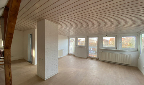 Wohnung mit Balkon, WG geeignet, 4-Zimmer, Maisonette, Nähe Bahnhof