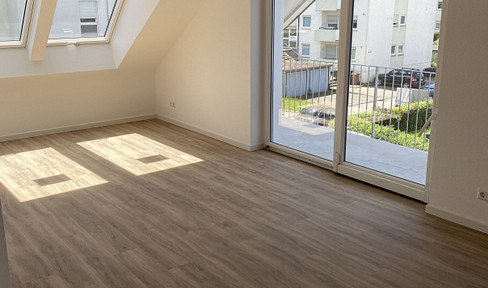 Bright and spacious 2.5-room attic apartment with a large balcony and underfloor heating.
