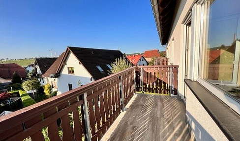 Beautiful 90 m² 3-room apartment near Chemnitz, with a balcony, daylight bathroom, and underground parking.