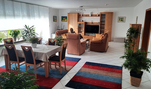 Penthouse mit 3,5 Zimmern, EBK und Balkon in Hettenleidelheim