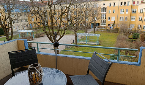 Bright and quiet 3-room apartment directly on the nature reserve near the subway, commission-free