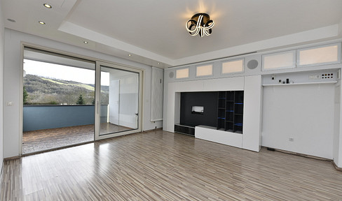 Hochwertig sanierte 2-Zimmer-Wohnung mit Moselblick, Balkon & Terrasse (Möbeliert)