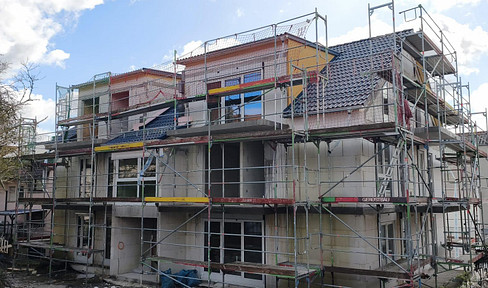 New construction: 4-room, barrier-free ground-floor apartment with two terraces, excellent features, and KfW 55 standard.